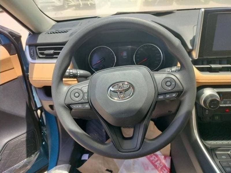 2023 Toyota RAV4 XLE thumbnail 8