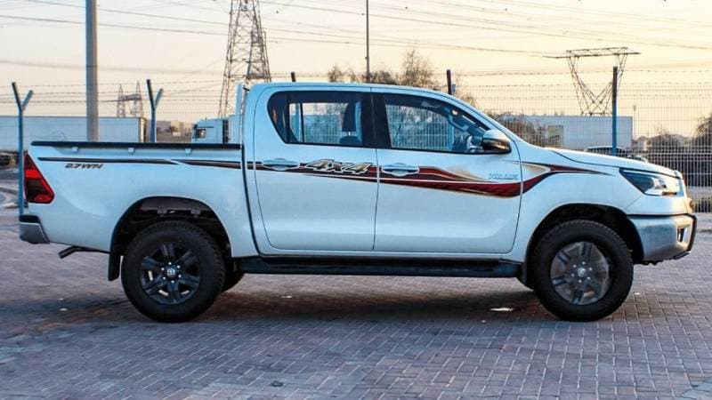 2024 Toyota Hilux GLX thumbnail 4