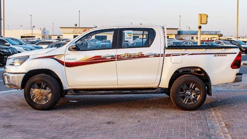 2024 Toyota Hilux GLX thumbnail 7