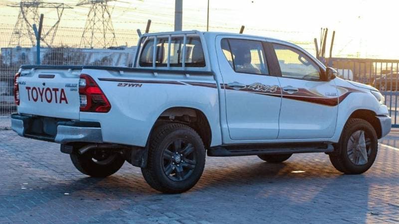 2024 Toyota Hilux GLX thumbnail 8