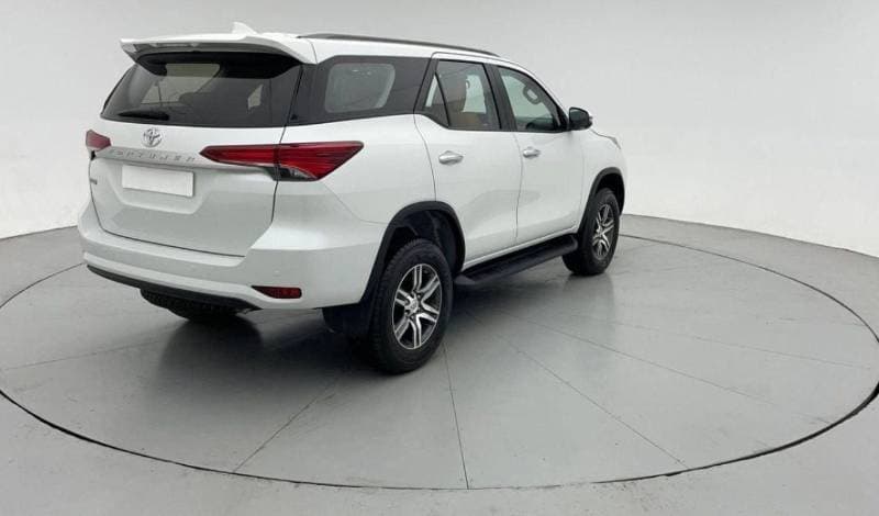 2025 Toyota Fortuner EXR thumbnail 4