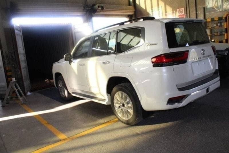 2024 Toyota Land Cruiser VX thumbnail 2