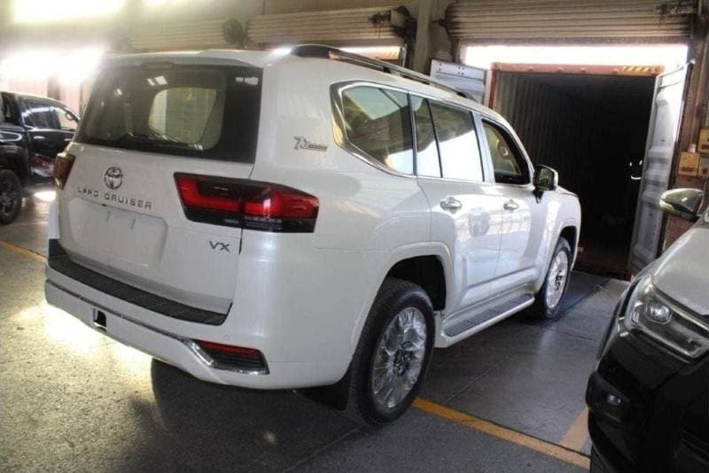 2024 Toyota Land Cruiser VX thumbnail 3