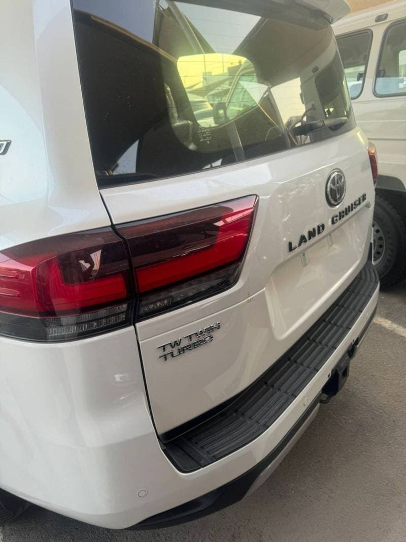 2022 Toyota Land Cruiser GR SPORT thumbnail 7