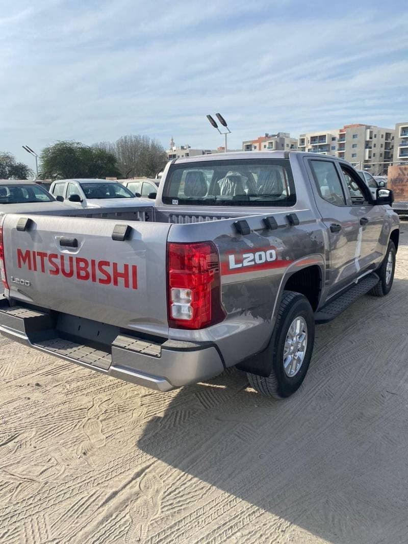 2024 Mitsubishi L200 GLX thumbnail 8