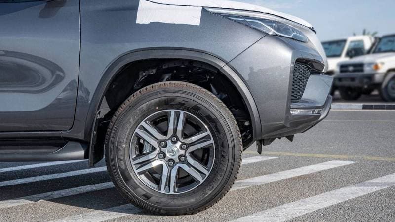 2025 Toyota Fortuner EXR thumbnail 6