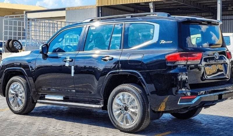 2025 Toyota Land Cruiser VX thumbnail 6
