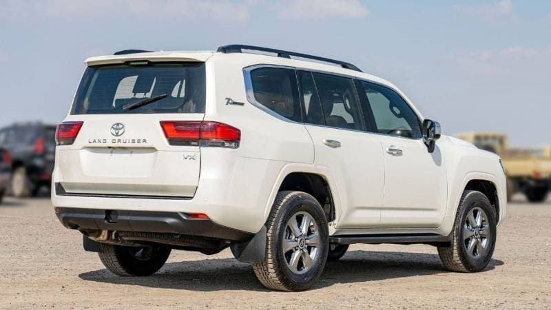 2024 Toyota Land Cruiser VX thumbnail 4