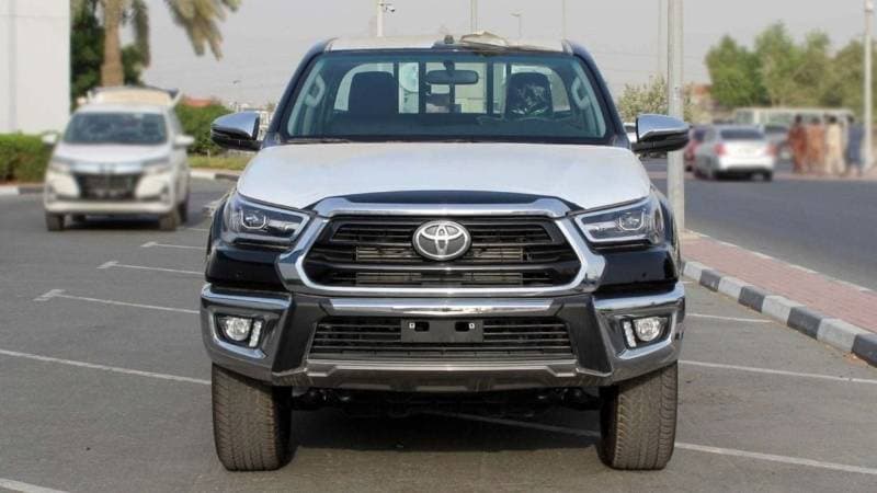 2024 Toyota Hilux SGLX thumbnail 2
