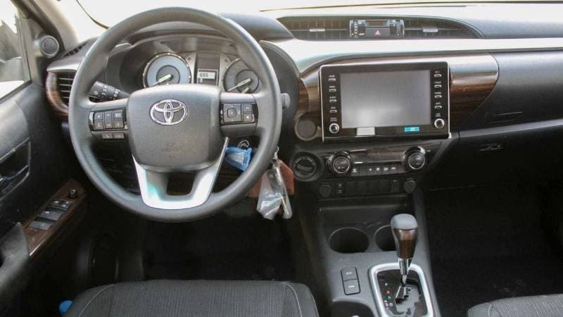 2024 Toyota Hilux SGLX thumbnail 8