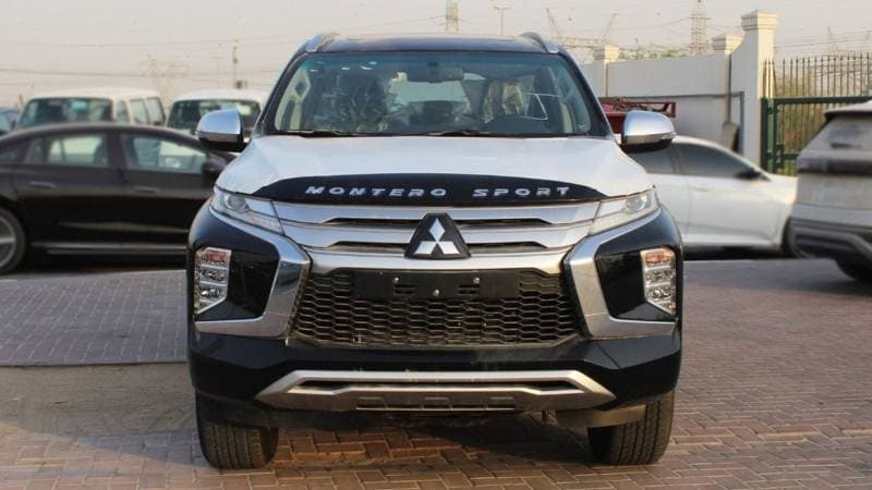 2023 Mitsubishi Montero thumbnail 2