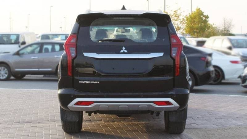 2023 Mitsubishi Montero thumbnail 4