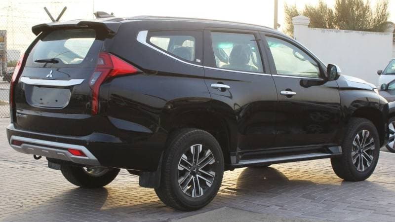 2023 Mitsubishi Montero thumbnail 5