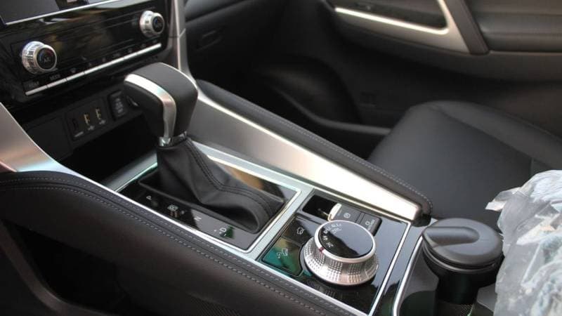 2023 Mitsubishi Montero thumbnail 8