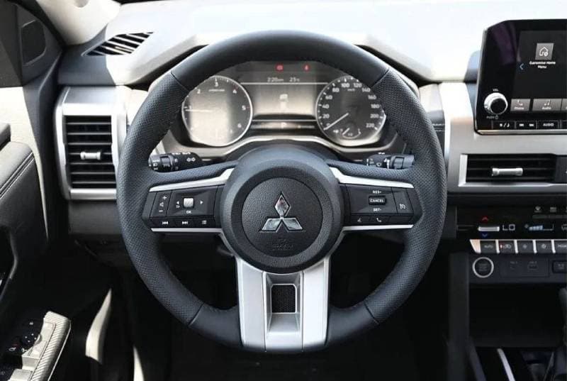 2025 Mitsubishi L200 GLS thumbnail 6