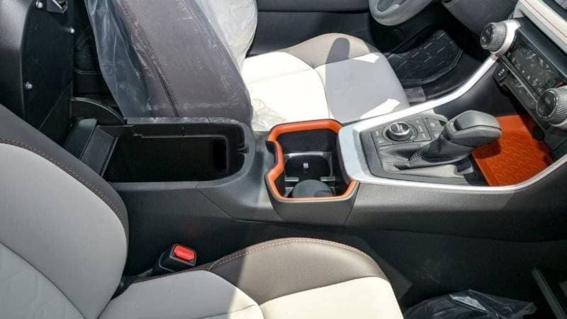 2024 Toyota RAV4 ADVENTURE thumbnail 8