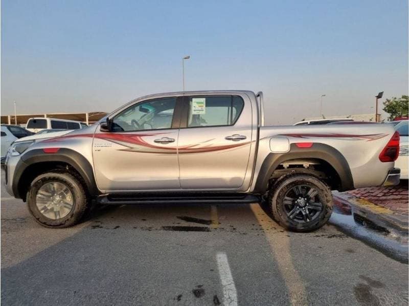 2024 Toyota Hilux SGLX thumbnail 3