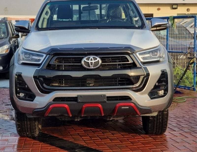 2024 Toyota Hilux SGLX thumbnail 2