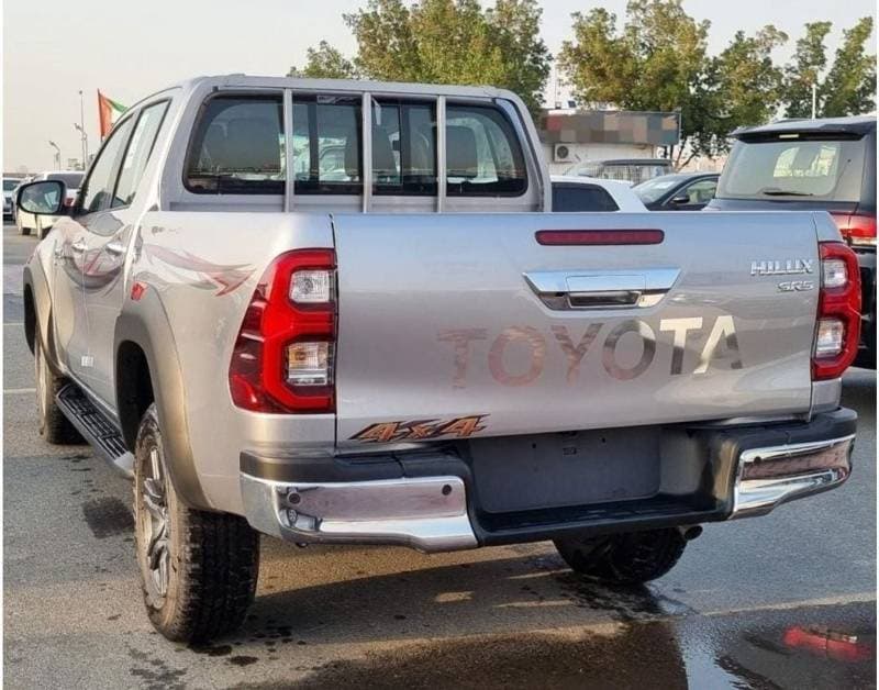 2024 Toyota Hilux SGLX thumbnail 4