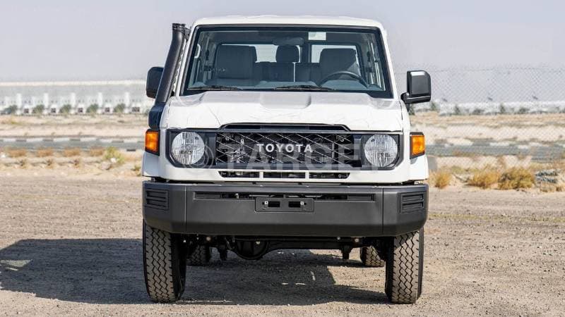 2025 Toyota Land Cruiser 70 thumbnail 2