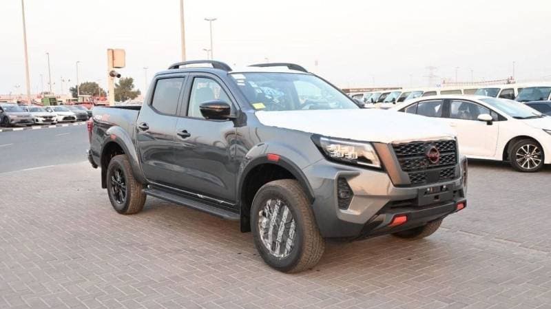2025 Nissan Navara thumbnail 4