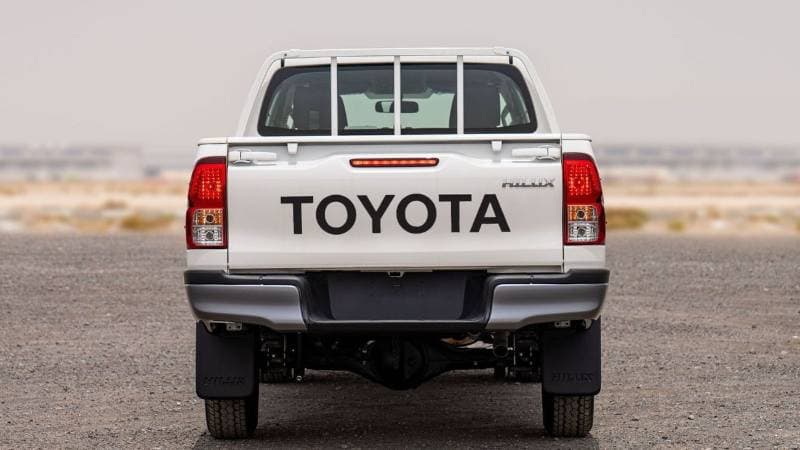 2025 Toyota Hilux thumbnail 4
