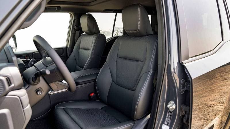 2025 Toyota Prado VXR thumbnail 4