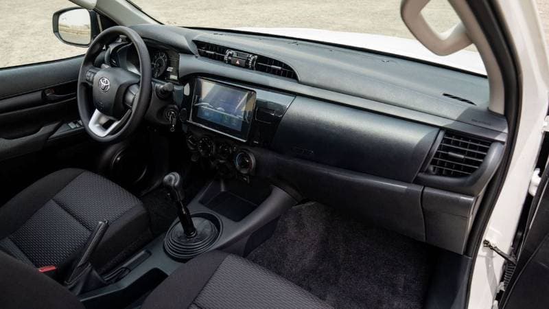 2025 Toyota Hilux GL thumbnail 8