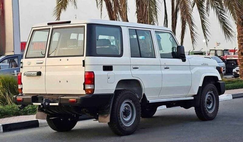 2024 Toyota Land Cruiser 70 LC76 DX thumbnail 6