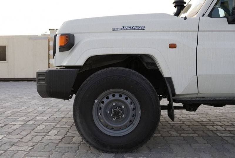 2026 Toyota Land Cruiser 70 LC 78 HARDTOP 4.0L MT thumbnail 3
