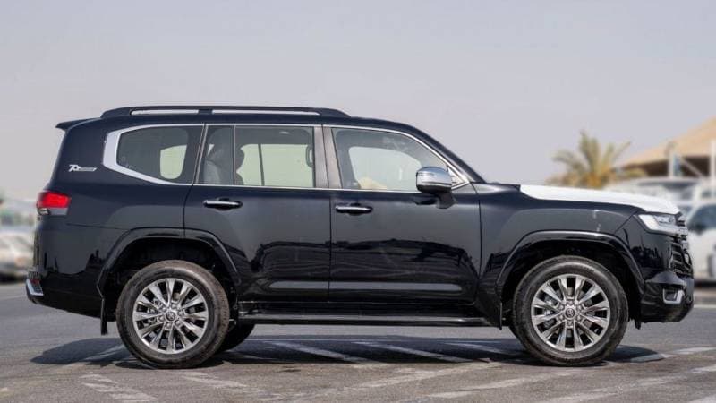 2025 Toyota Land Cruiser VX thumbnail 4