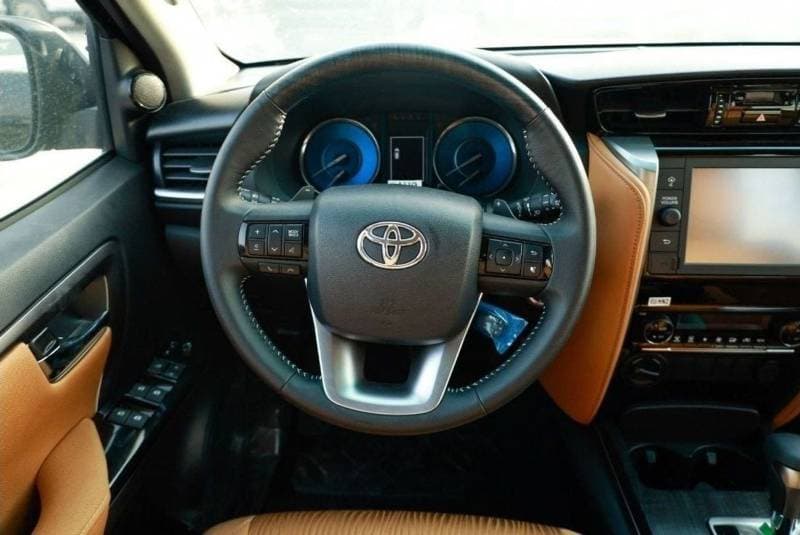 2025 Toyota Fortuner EXR thumbnail 8