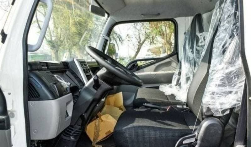 2025 Mitsubishi Fuso Canter thumbnail 8
