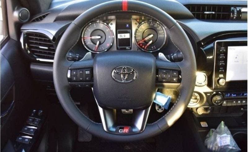 2024 Toyota Hilux GR SPORT thumbnail 4