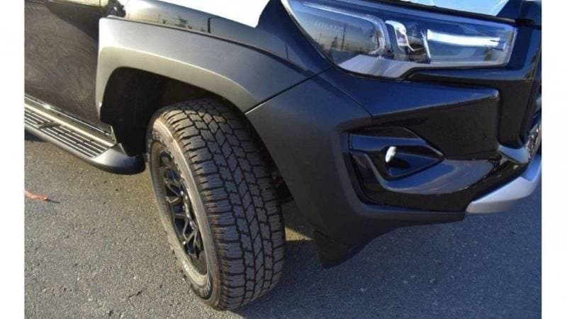 2024 Toyota Hilux GR SPORT thumbnail 8