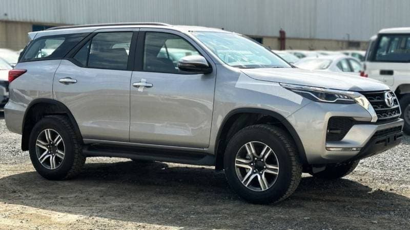 2026 Toyota Fortuner EXR thumbnail 2