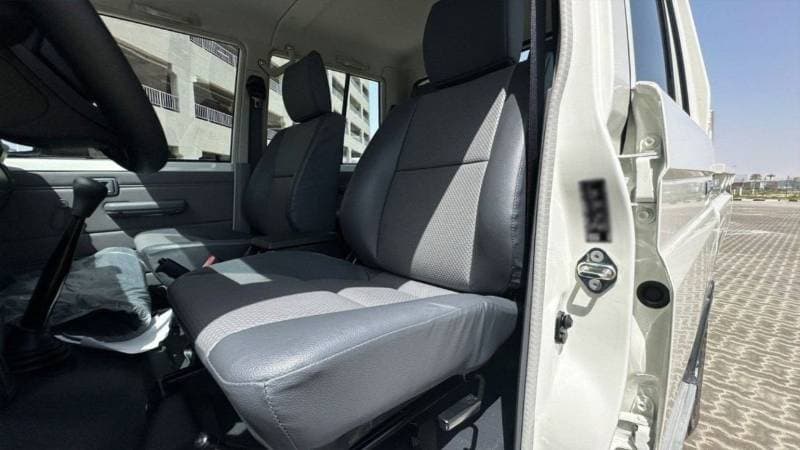 2026 Toyota Land Cruiser Pick Up thumbnail 8