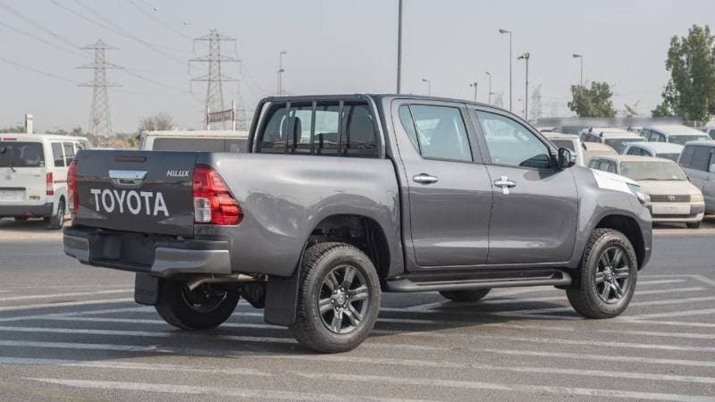 2026 Toyota Hilux DLX thumbnail 2