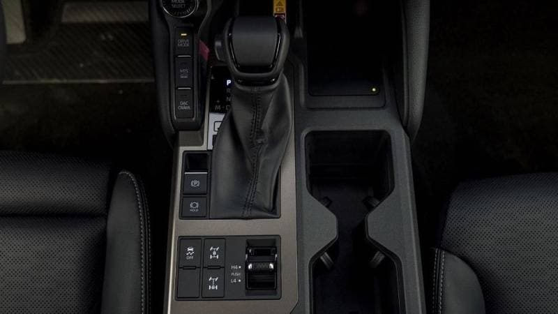 2025 Toyota Prado VXR thumbnail 6