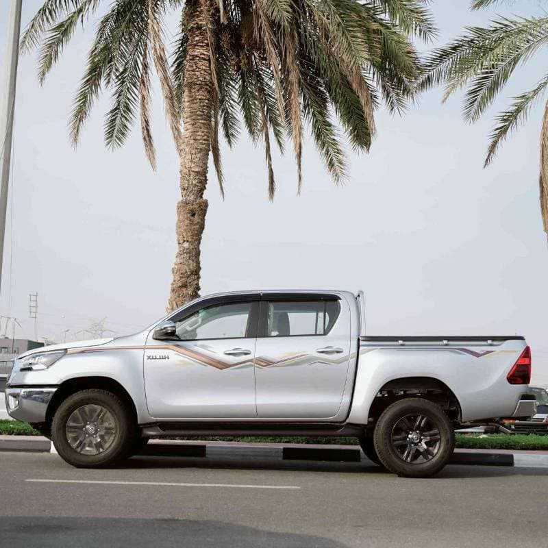 2025 Toyota Hilux SGLX thumbnail 3