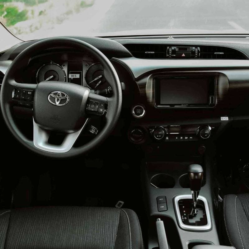 2025 Toyota Hilux SGLX thumbnail 5