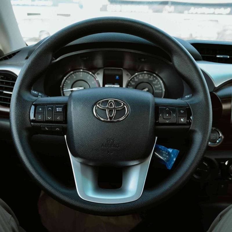 2025 Toyota Hilux SGLX thumbnail 6