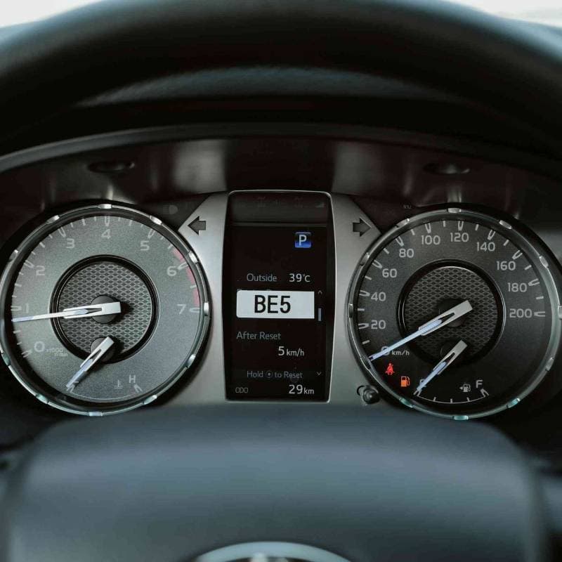 2025 Toyota Hilux SGLX thumbnail 7