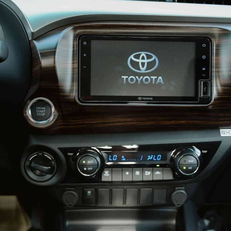 2025 Toyota Hilux SGLX thumbnail 8