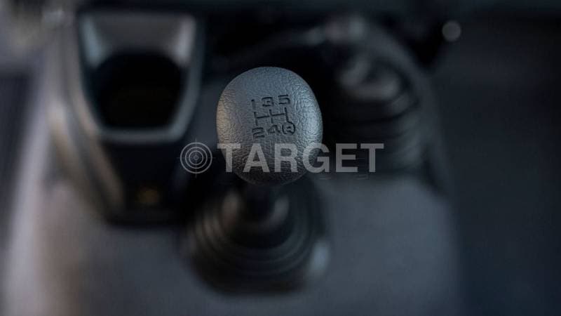 2025 Toyota Land Cruiser 70 LC76 LX thumbnail 6