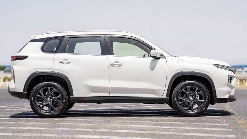 2025 Toyota Urban Cruiser GLX thumbnail 3