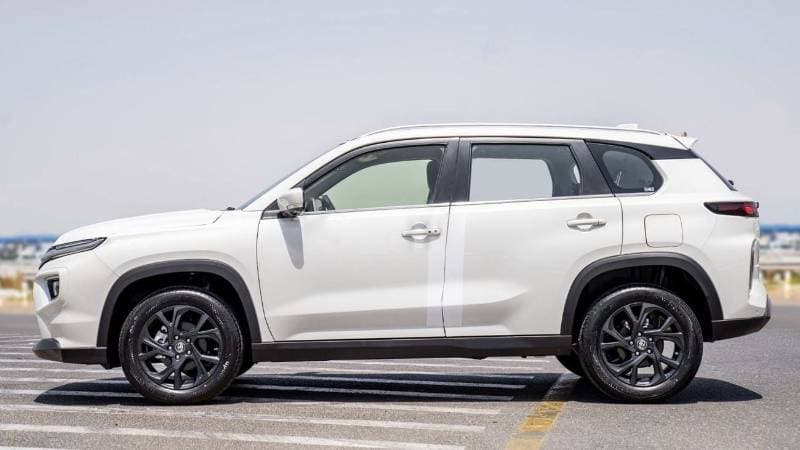 2025 Toyota Urban Cruiser GLX thumbnail 4
