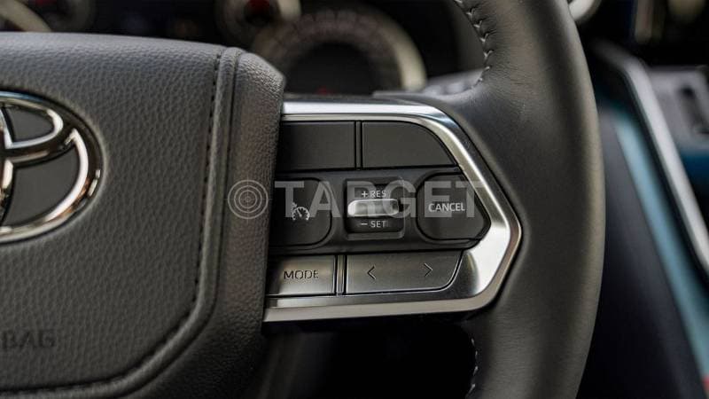 2025 Toyota Land Cruiser GXR thumbnail 7