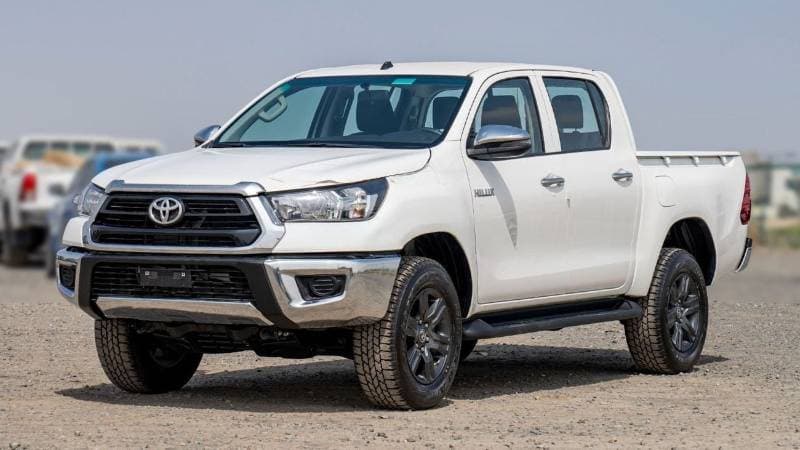 2025 Toyota Hilux GLX thumbnail 3
