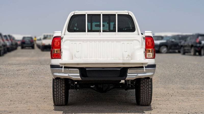 2025 Toyota Hilux GLX thumbnail 5